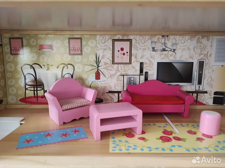 Кукольный домик с мебелью