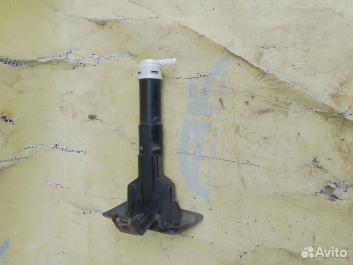 Форсунка омывателя фар Toyota Camry 50 2011+ правая оригинал