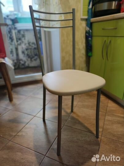 Стол и стулья 3шт бу