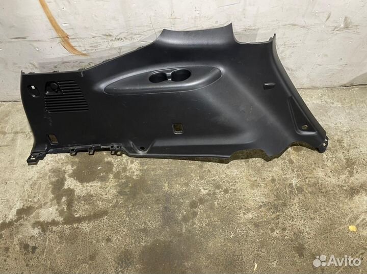 Обшивка багажника левая Nissan Patrol Y62