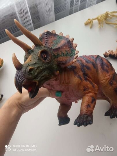 Игрушка динозавр трицератопс большой