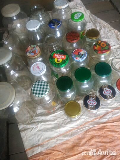Банки,бутылки стекляные,крышки и зелень