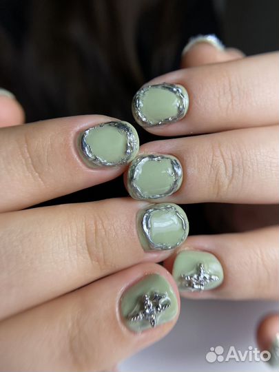 Модель на маникюр с дизайном