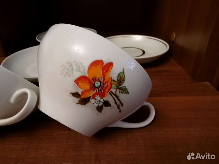 Чайные чашки, блюдца