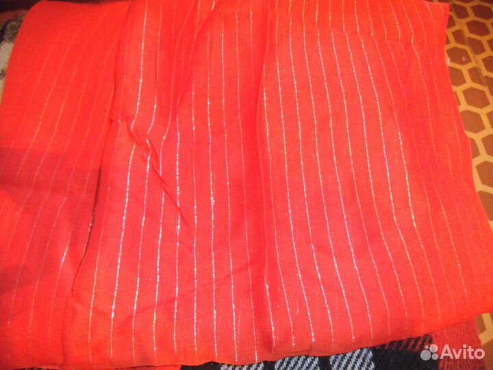 Отрез ткани гипюр