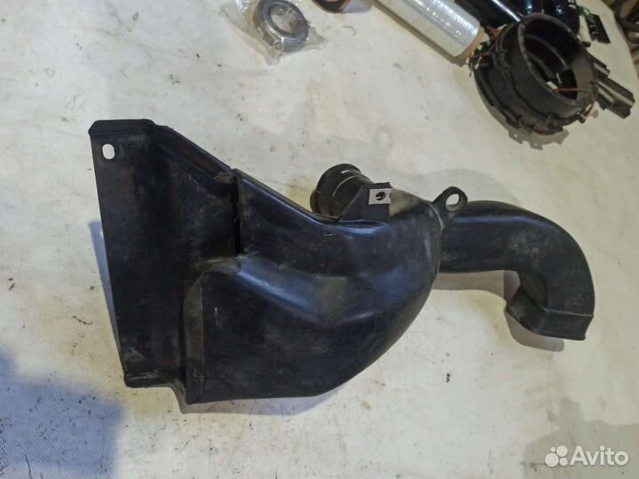 Воздухозаборник Nissan Maxima Cefiro A32