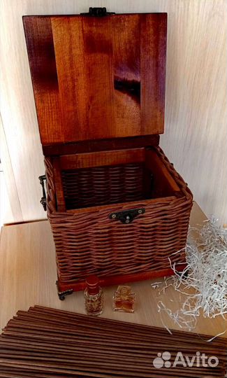 Шкатулка-сундучок из бумажной лозы