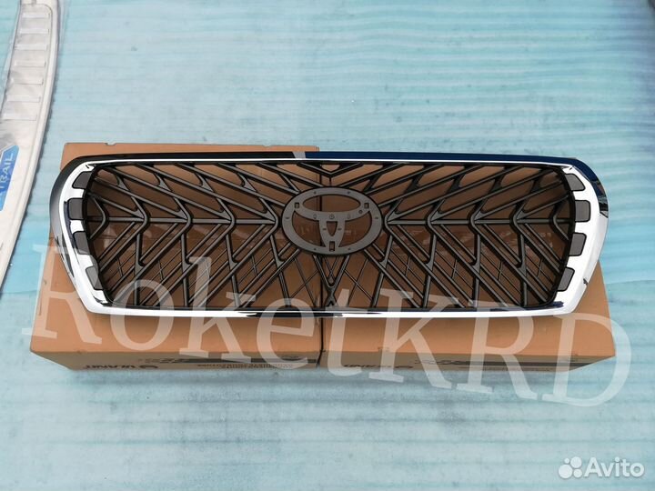 Решетка радиатора Тойота Ленд Крузер 200 трд