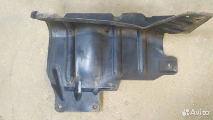 Пыльник двигателя правый Chevrolet Lanos A15SMS