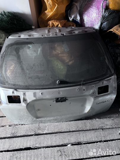 Дверь багажника