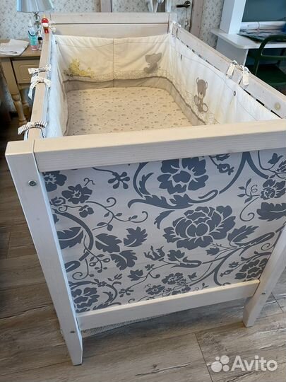 Детская кроватка из массива с матрасом