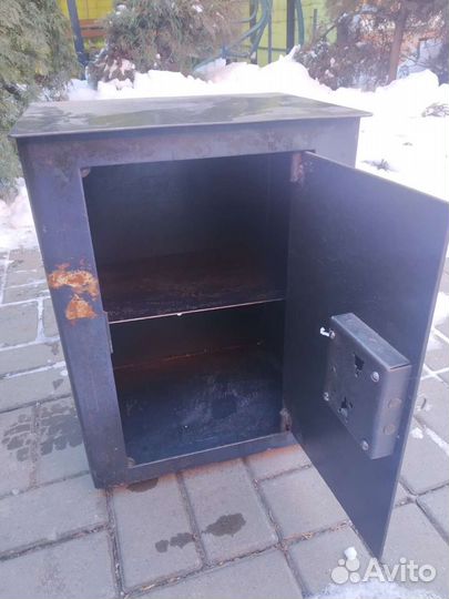 Продам сейф