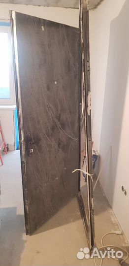 Дверь входная металлическая от застройщика