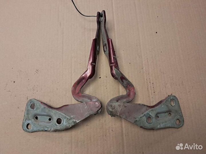 Петля капота на Opel Astra G / Classic