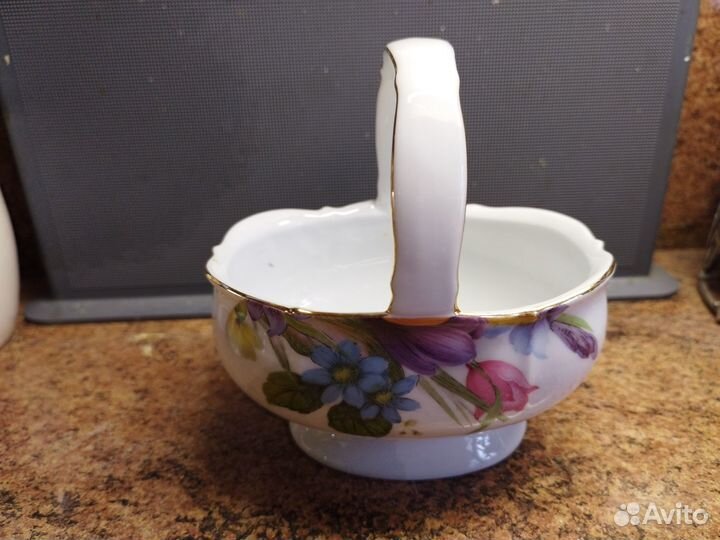 Ваза (конфетница) выполненная в виде корзины