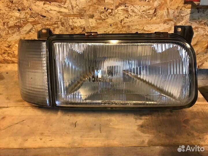 Правая фара с поворотником Volkswagen Passat B3