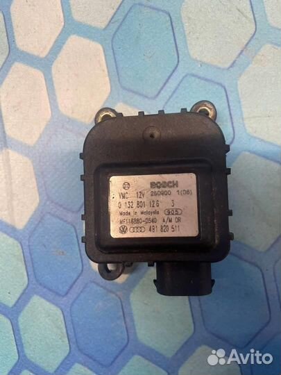 Моторчик заслонки печки (сервопривод) 4B1820511