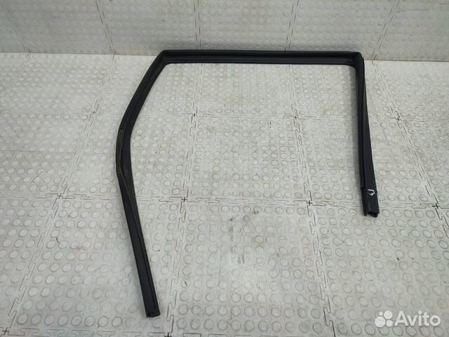 Уплотнитель стекла двери задний правый Лада Гранта
