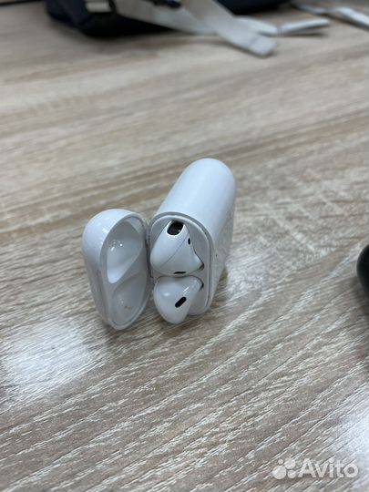 Беспроводные наушники apple Airpods