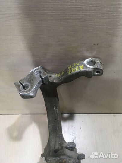 Кулак передний левый Ауди A8 D3 4E0407257M