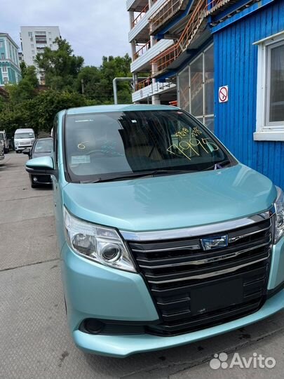 Toyota Noah, 2014