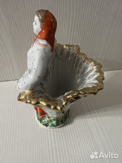 Статуэтка карандашница девушка со снопом