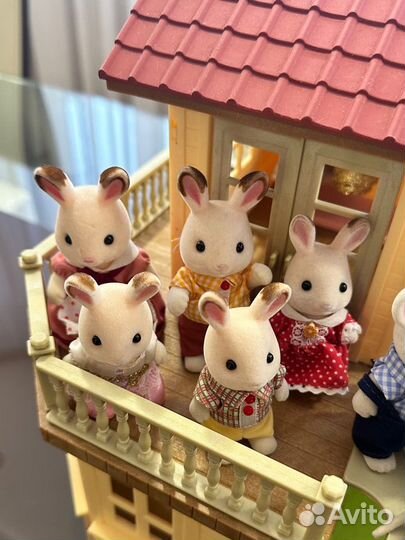 Большой дом со светом Sylvanian Families и 3 семьи