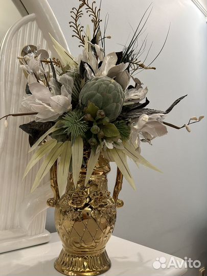 Букет из искуств.цветов в вазе