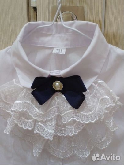 Школьные блузки р. 128 б/у