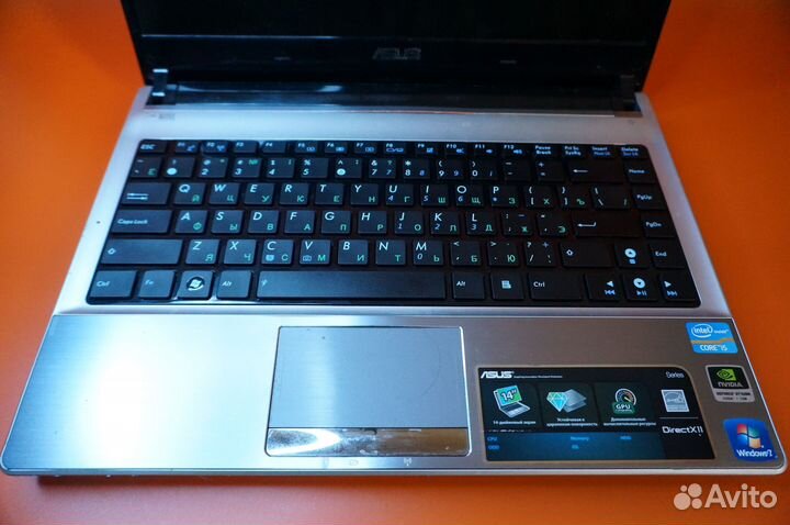 Ноутбук asus в хорошем состоянии