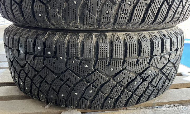 Nitto Therma Spike 215/65 R16 98T