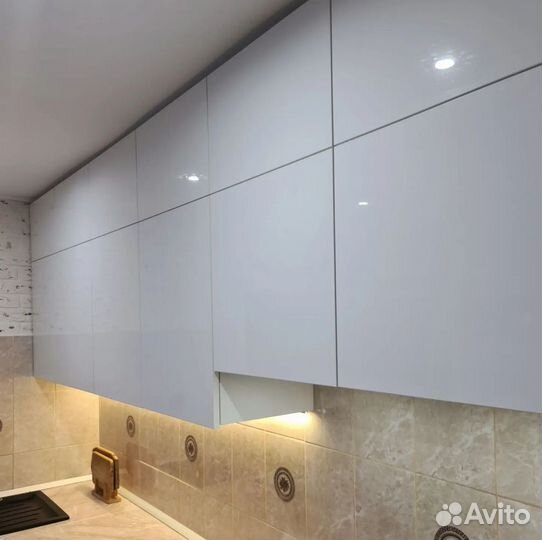 Кухня белая глянцевая