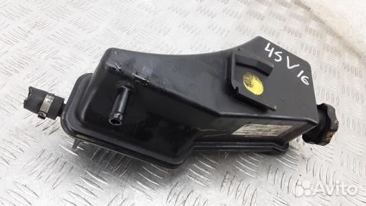 Бачок гу jeep grand cherokee WK (4SV16NO01)