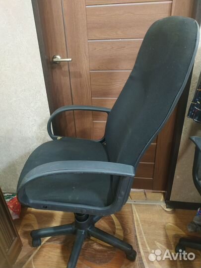 Компьютерное кресло офисное руководителя