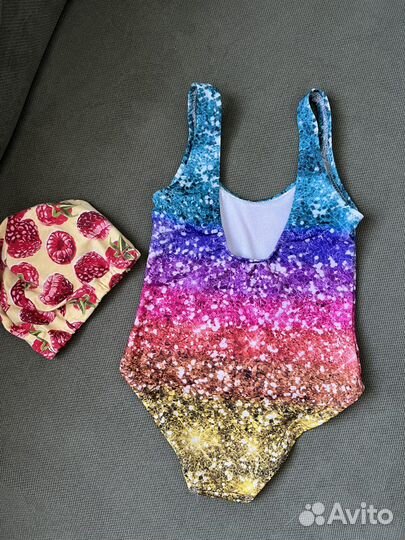 Купальник на 3-4 года и шапочка для бассейна