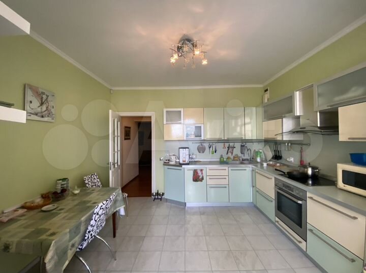 3-к. квартира, 105 м², 3/9 эт.