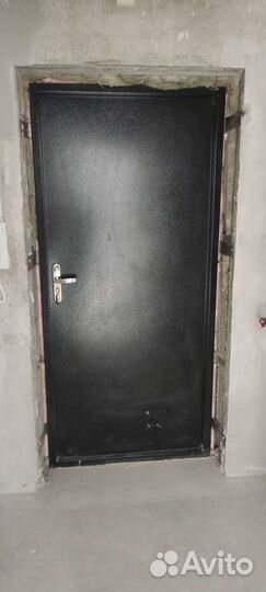 Дверь входная металлическая от застройщика