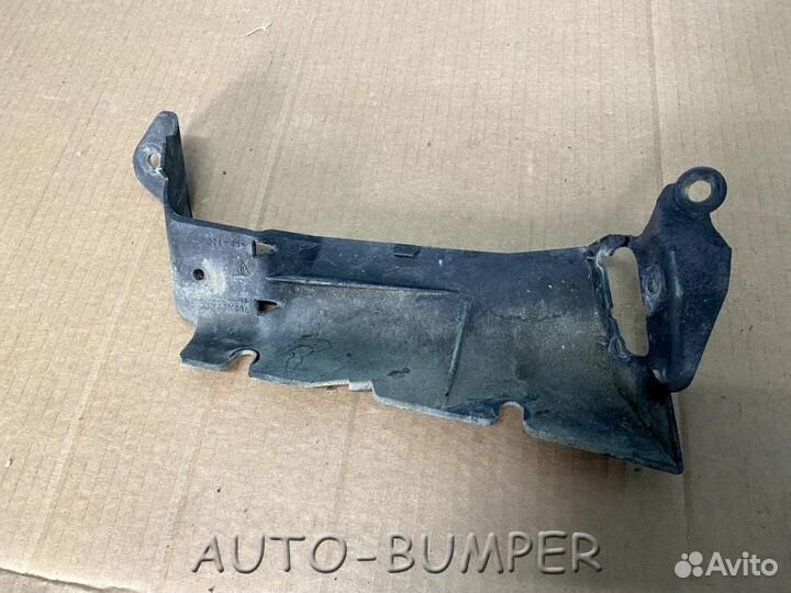 Porsche Cayenne 2003- Кронштейн омывателя фар прав