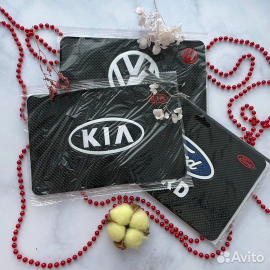 Противоскользящий коврик с логотипом авто