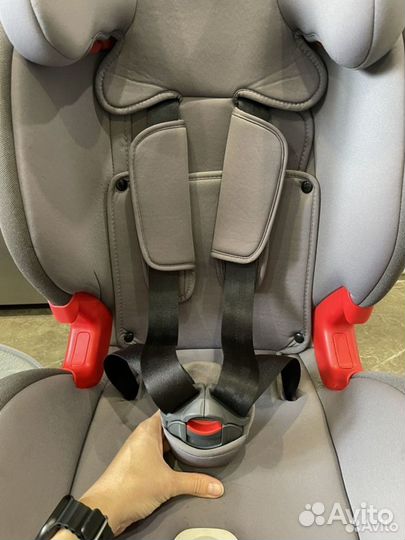 Автомобильное кресло chicco