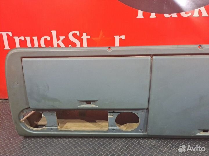 Передняя панель салона