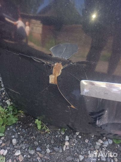 Дверь багажника toyota isis