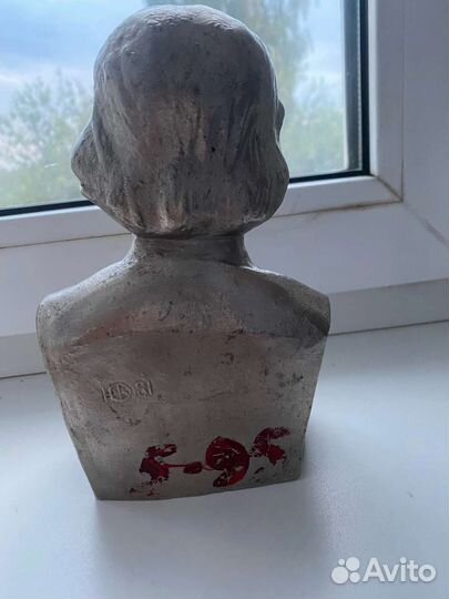 Бюст горького