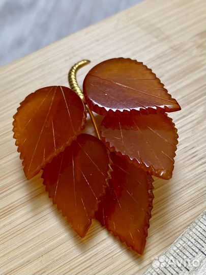 Брошь янтарь сссс лист
