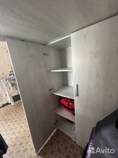 Детский уголок с кроватью, столом и шкафом