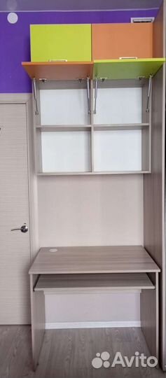 Полка настенная навесная и стол