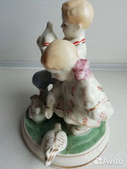 Статуэтка дети кормят голубей, Полонне