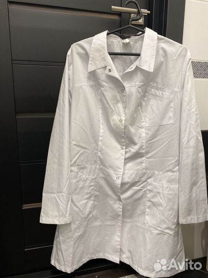 Белый медицинский халат женский