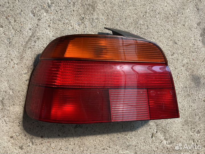 Задний левый фонарь BMW e39