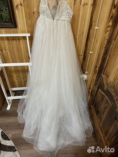 Свадебное платье со шлейфом